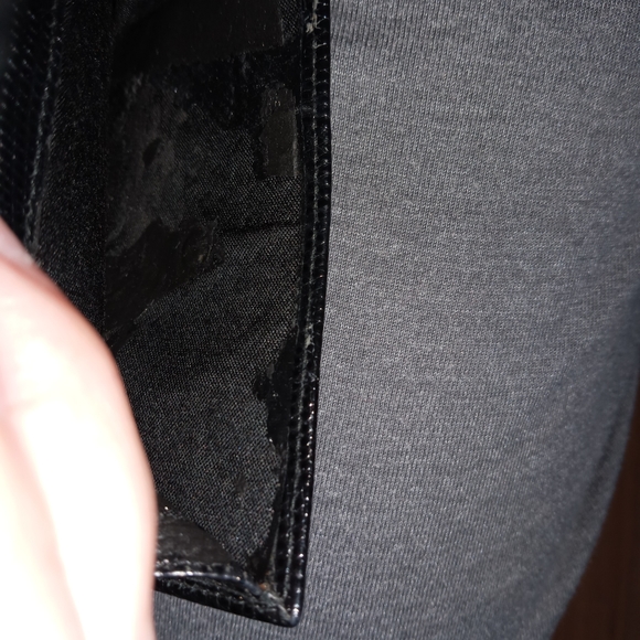 Authentic Salvatore Ferragamo Vara Black Textured Saffiano Leather Bifold Wallet - Picture 12 of 13